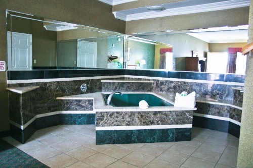 Crystal Inn Suites & Spas image 9
